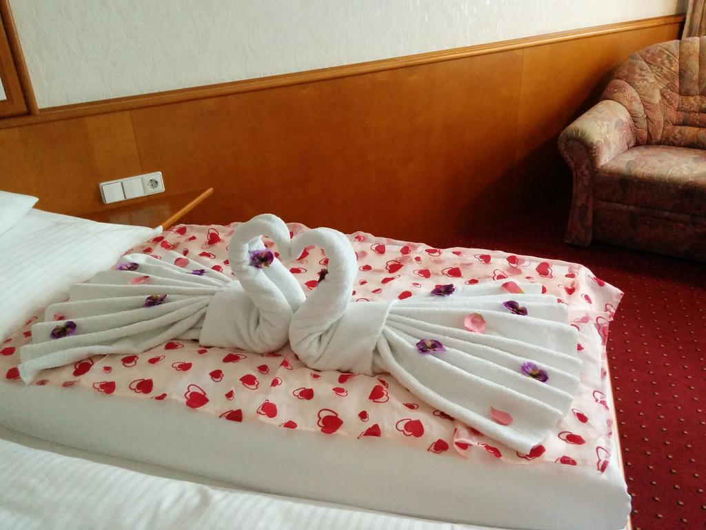 Wellness Hotel Garni Krone Baiersbronn Exteriör bild